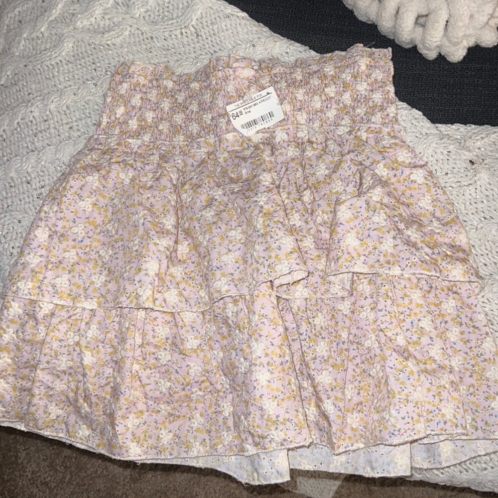 New with tags floral Smocked skirt